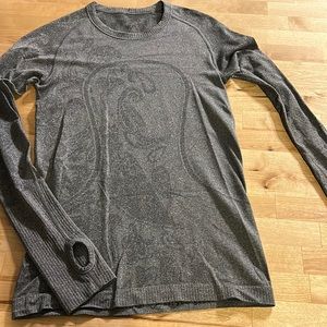 Lululemon swiftly tech, long sleeve shirt, size 6 with cool Paisley patterning
